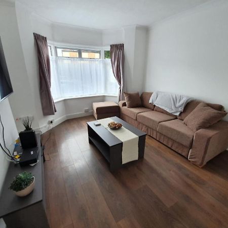 West Drayton Lovely 2-Bedroom Ground Floor Flat With Garden Yiewsley Exterior foto