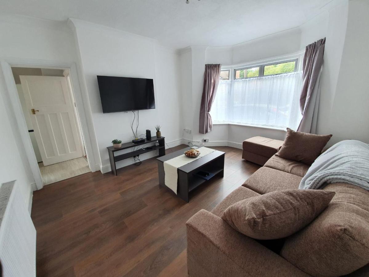 West Drayton Lovely 2-Bedroom Ground Floor Flat With Garden Yiewsley Exterior foto